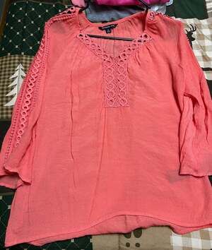 Coral Pink Crochet Trim 3/4 Sleeve V-Neck Blouse size large